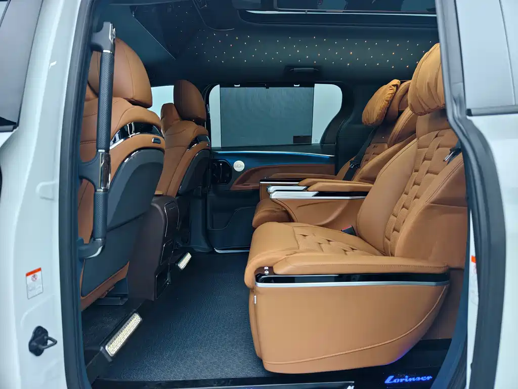 Toyota Granvia — фото 18