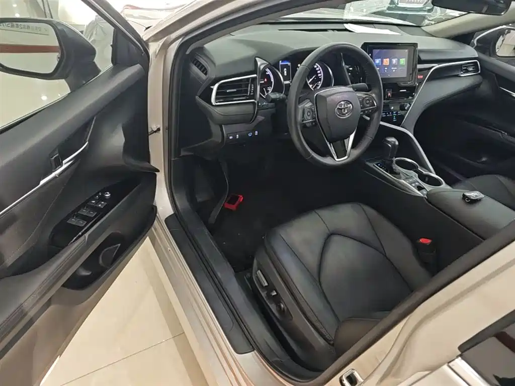 Toyota Camry 2021 — фото 16