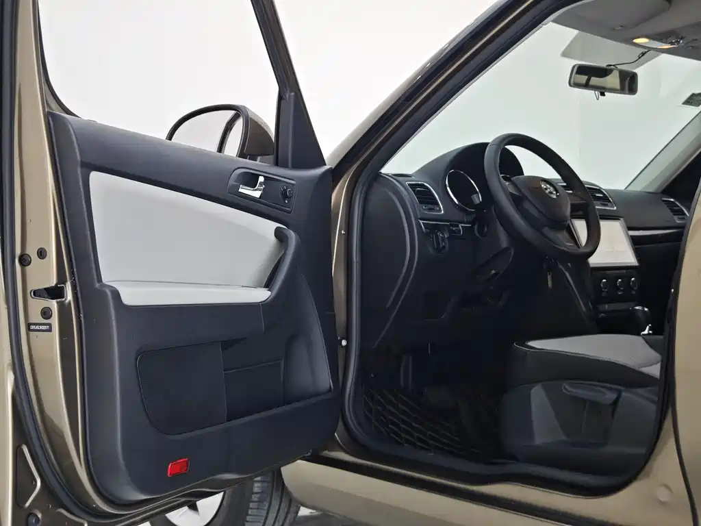 Skoda Yeti 2018 — фото 13