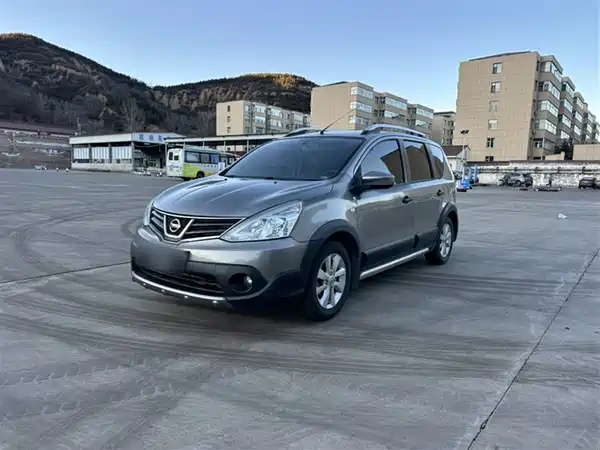 Nissan Livina 2013