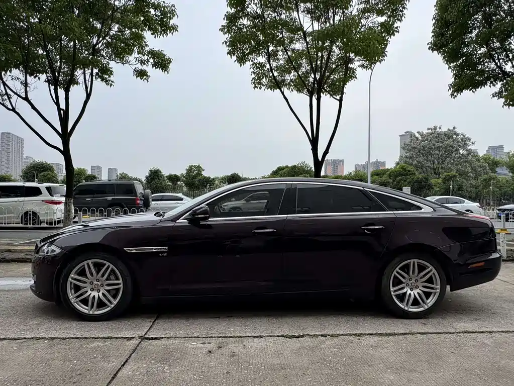 Jaguar XJ 2018 — фото 13