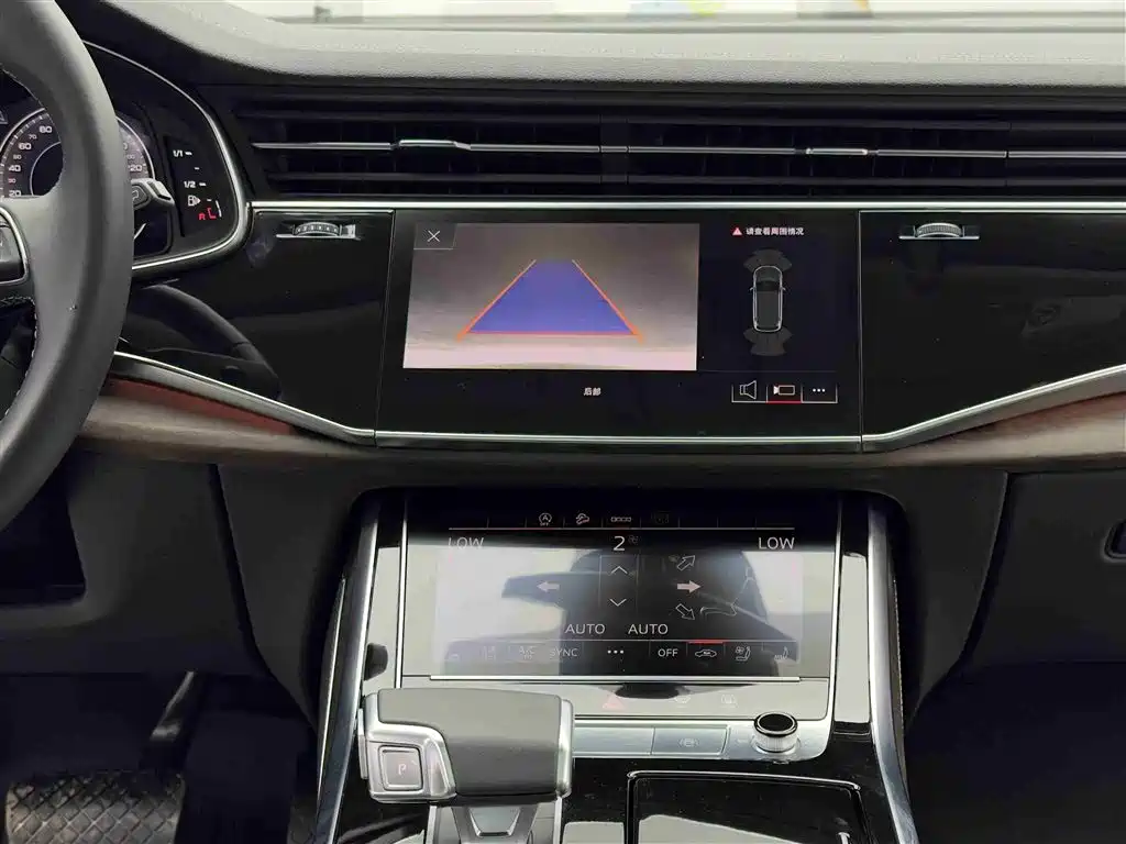 Audi Q7 2025 — фото 10