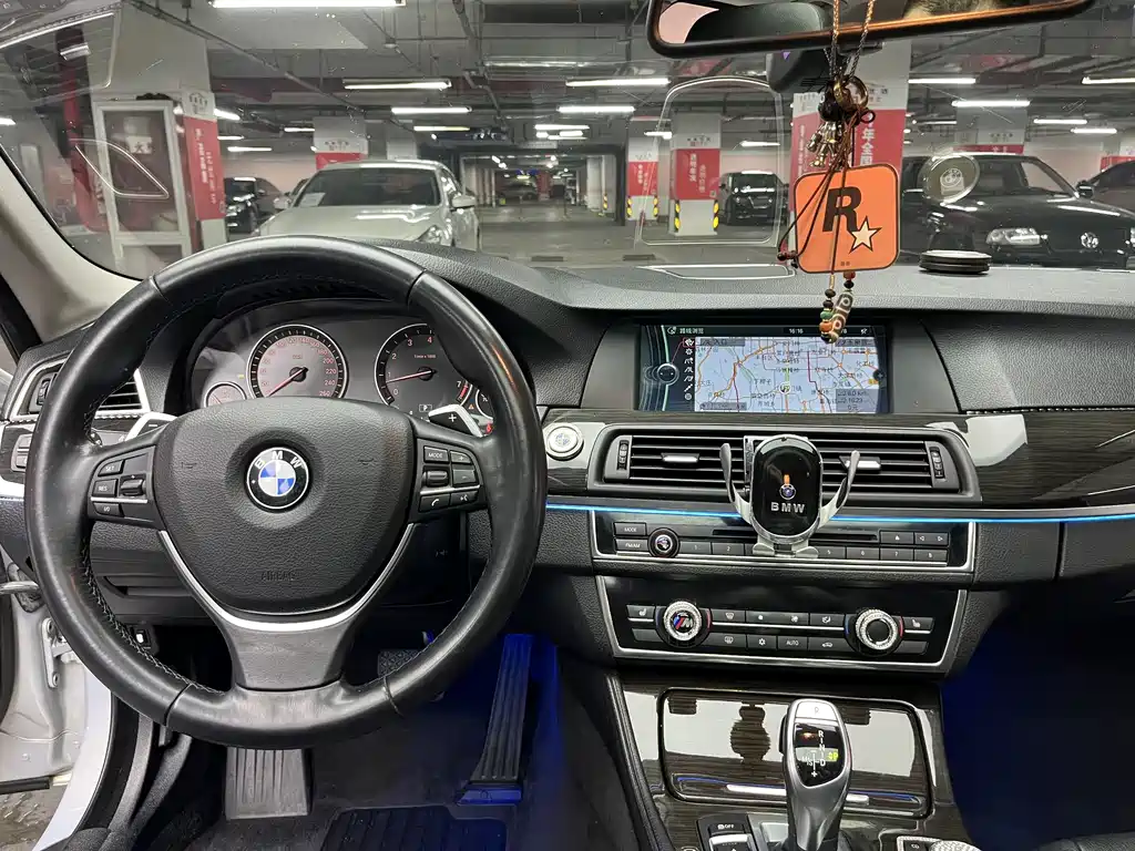BMW 5 Series 2011 — фото 18