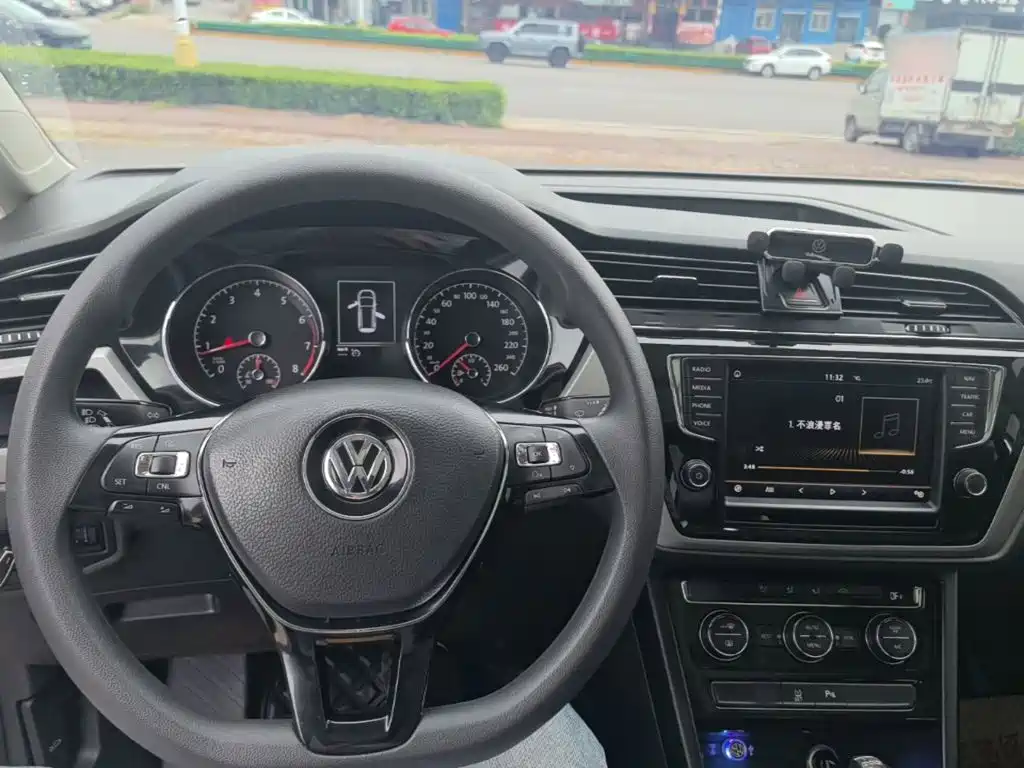 Volkswagen Touran 2019 — фото 10