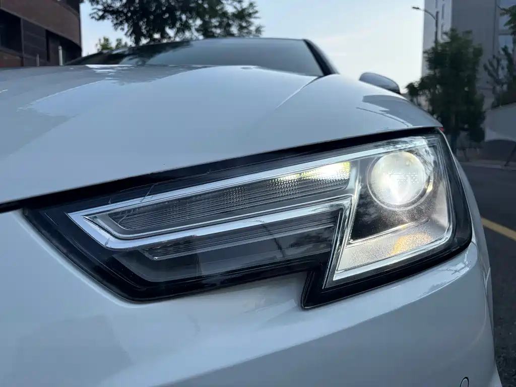 Audi A4L 2019