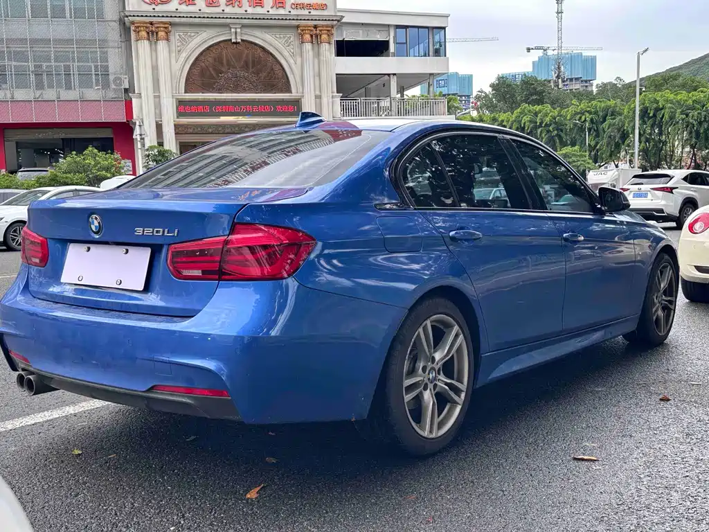 BMW 3 Series 2018 — фото 14