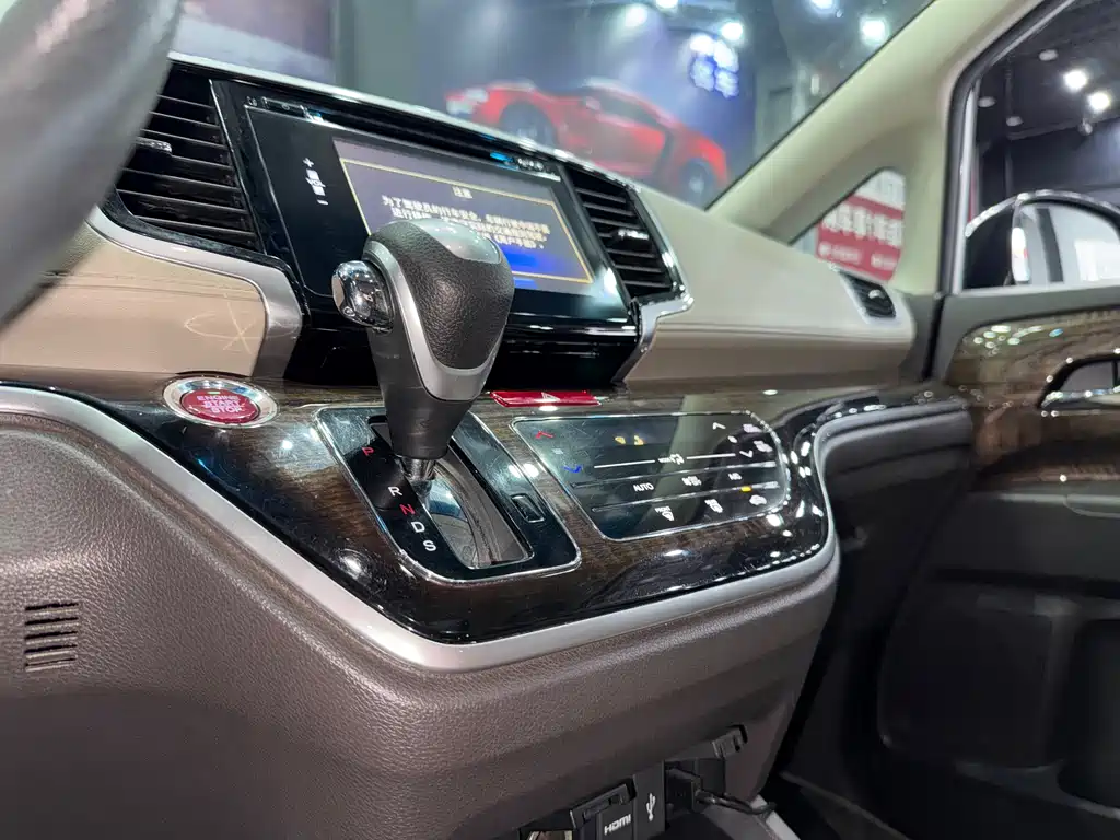 Honda Odyssey 2017 — фото 14