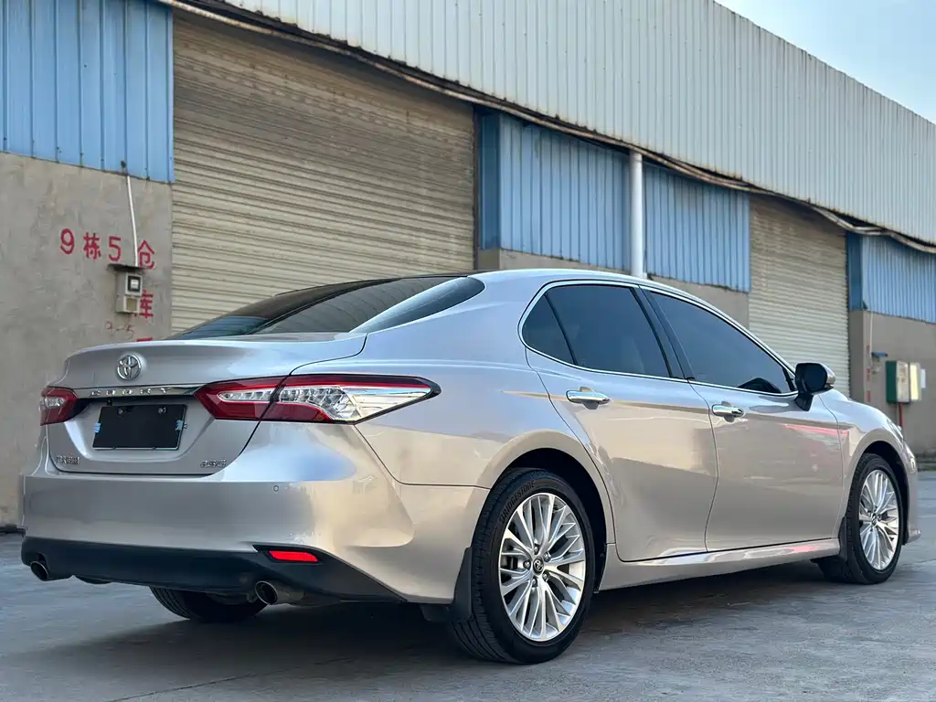 Toyota Camry 2020 — фото 8