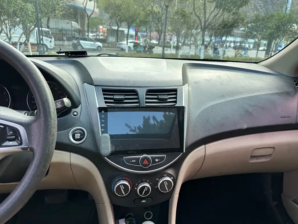 Hyundai Verna 2016 — фото 11