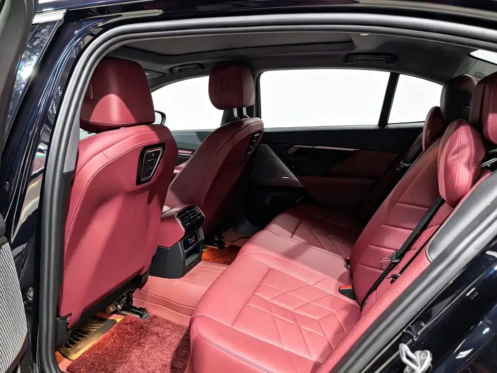 BMW 5 Series 2025