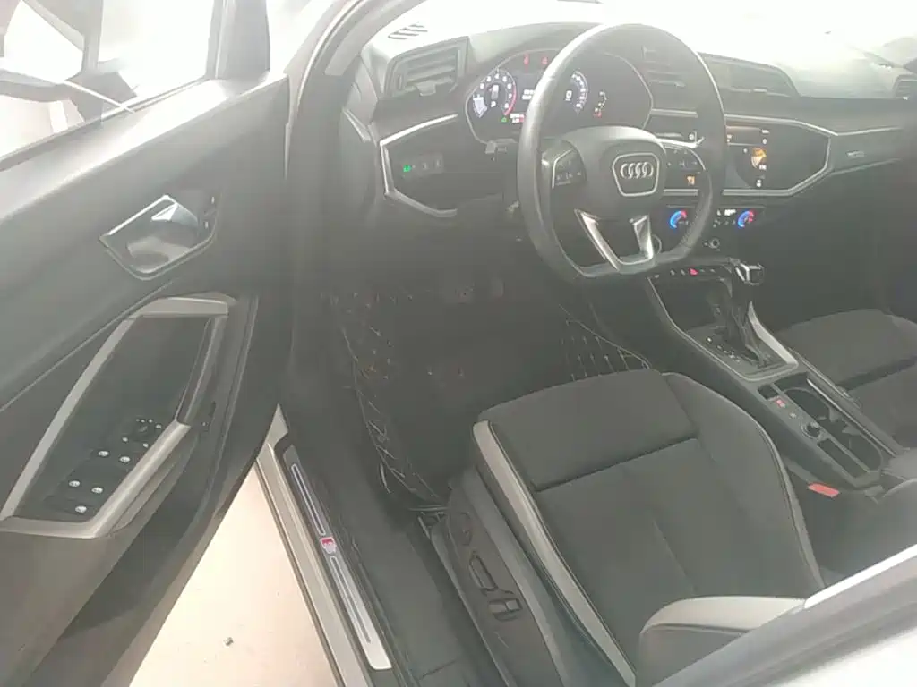 Audi Q3 2021 — фото 16