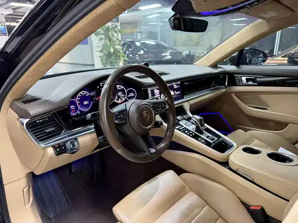 Porsche Panamera 2021
