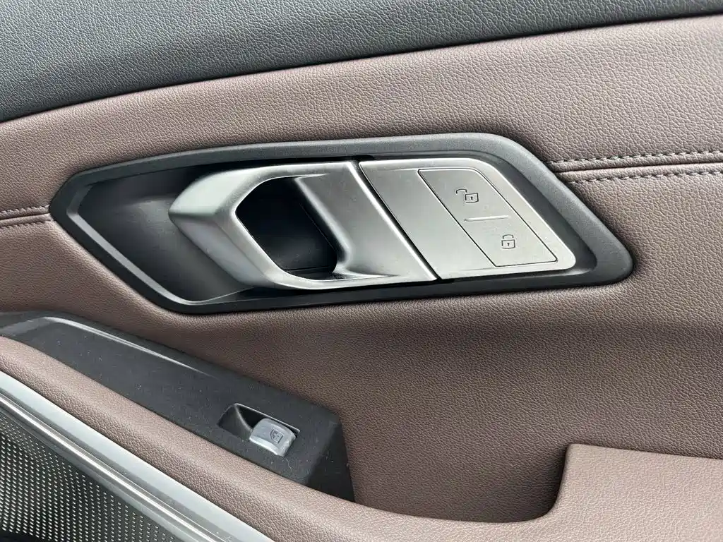 BMW 3 Series 2019 — фото 29