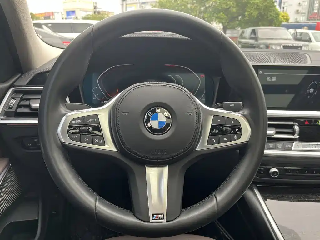 BMW 3 Series 2019 — фото 18