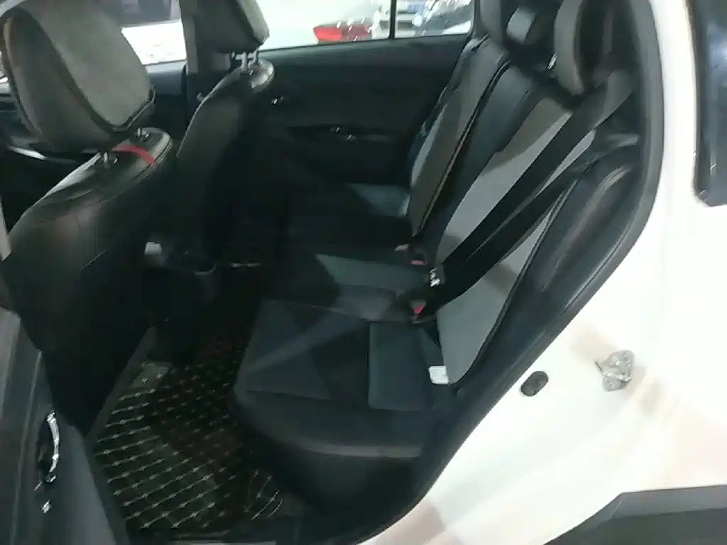 Toyota Yaris L 2021 — фото 17