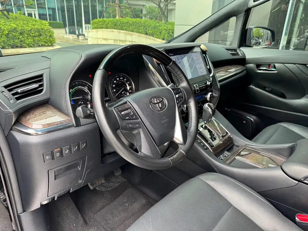 Toyota Alphard 2022 — фото 8