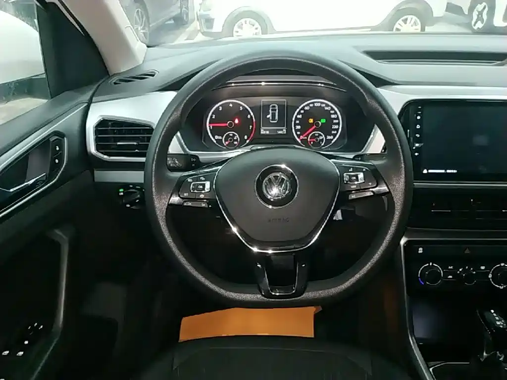 Volkswagen T-Cross 2019 — фото 11