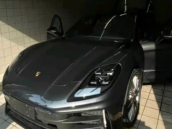 Porsche Panamera 2025