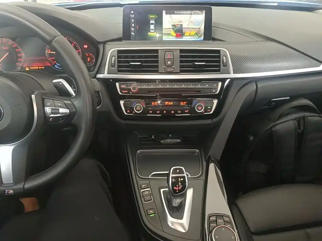 BMW 3 Series 2018 — фото 14