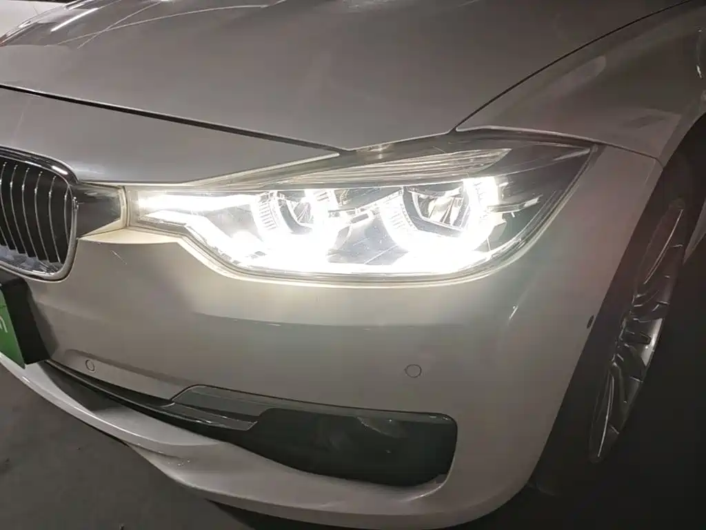 BMW 3 Series 2018 — фото 24