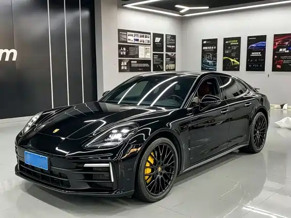 Porsche Panamera 2025
