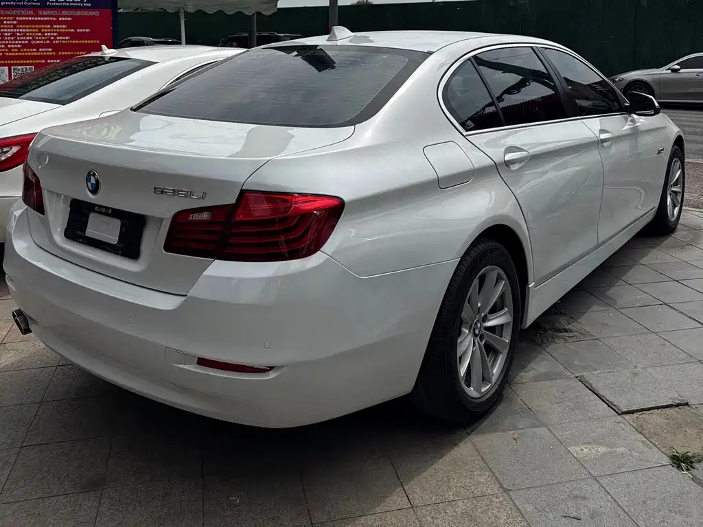 BMW 5 Series 2016 — фото 15