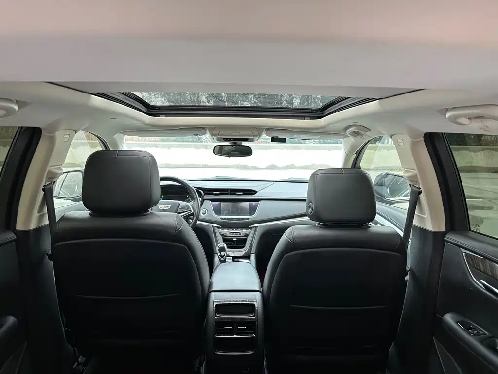 Cadillac XT5 2016 — фото 14