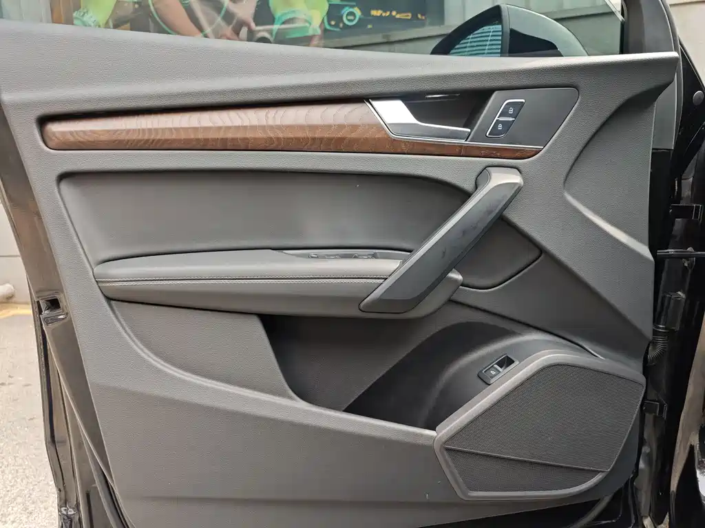 Audi Q5L 2023 — фото 12