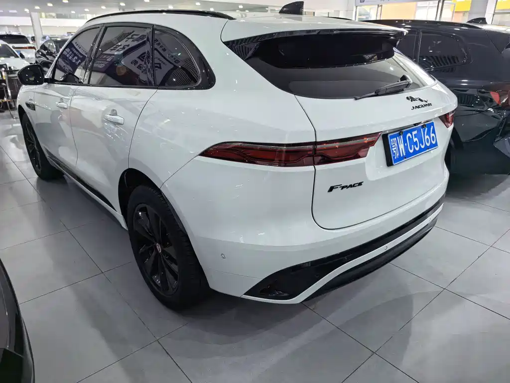 Jaguar F-PACE 2023 — фото 12