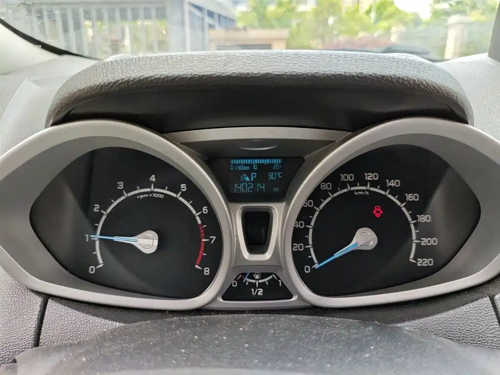 Ford Ecosport 2015 — фото 13
