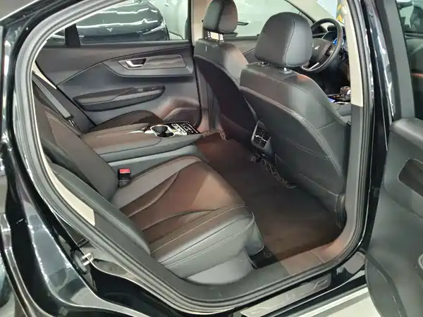 Hongqi E-QM5 2021