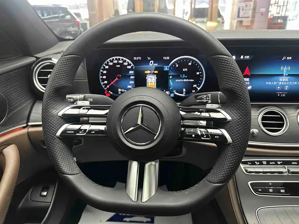 Mercedes-Benz E-Class 2022 — фото 10