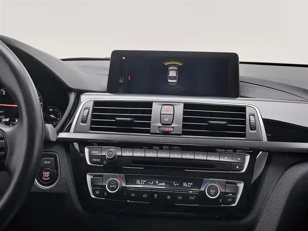 BMW 3 Series 2019 — фото 12
