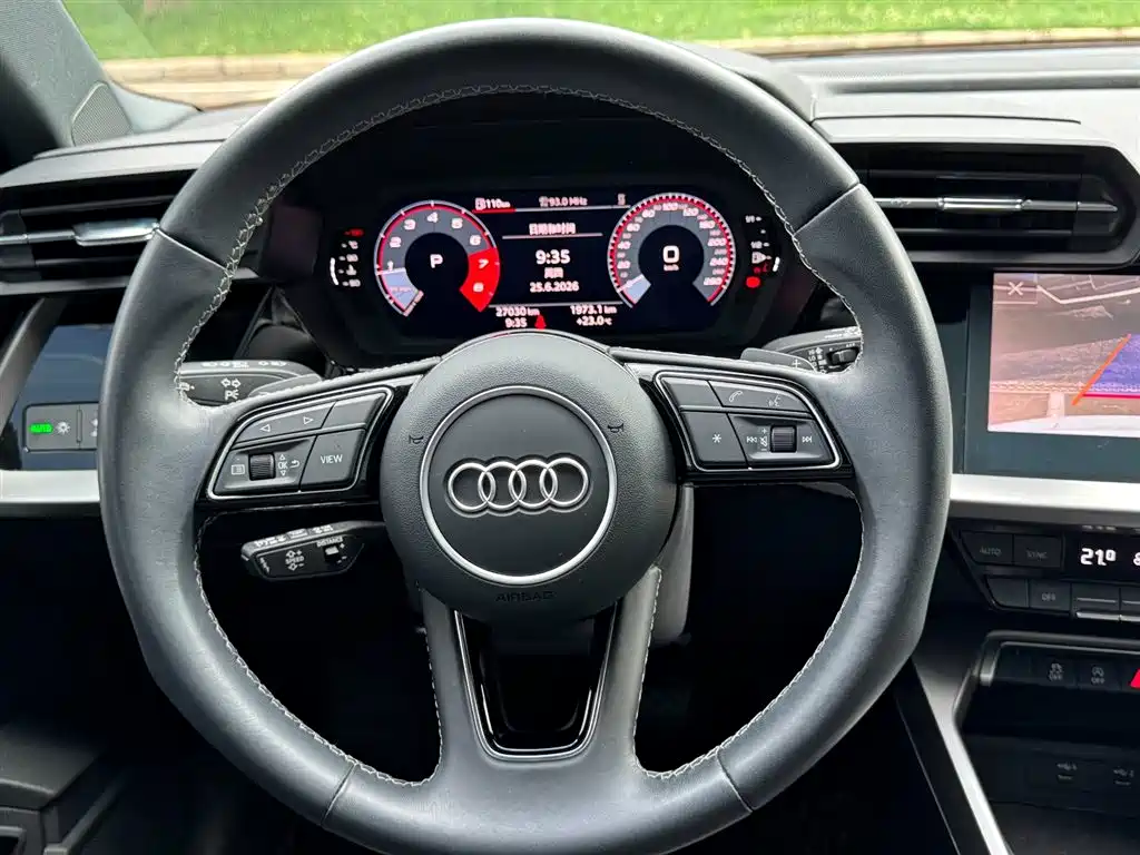 Audi A3 2023 — фото 17