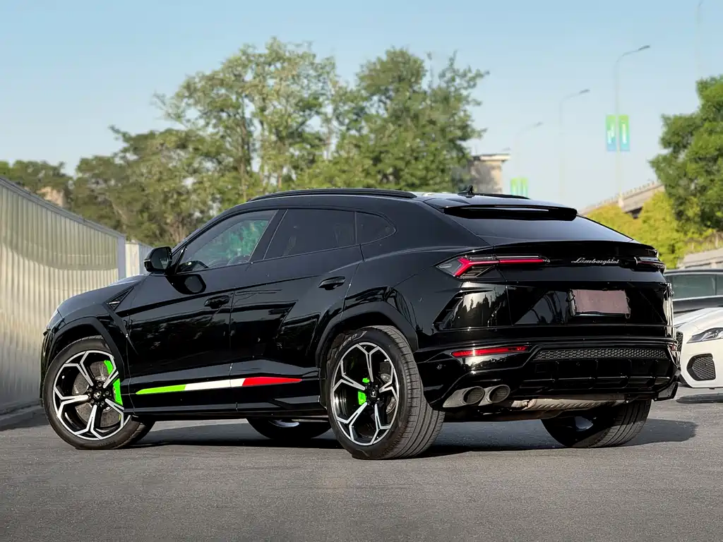 Lamborghini Urus 2019 — фото 16