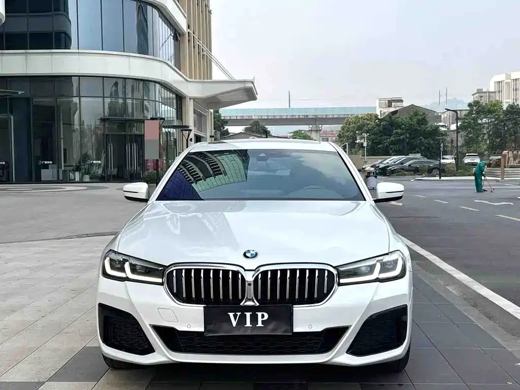 BMW 5 Series 2022 — фото 11