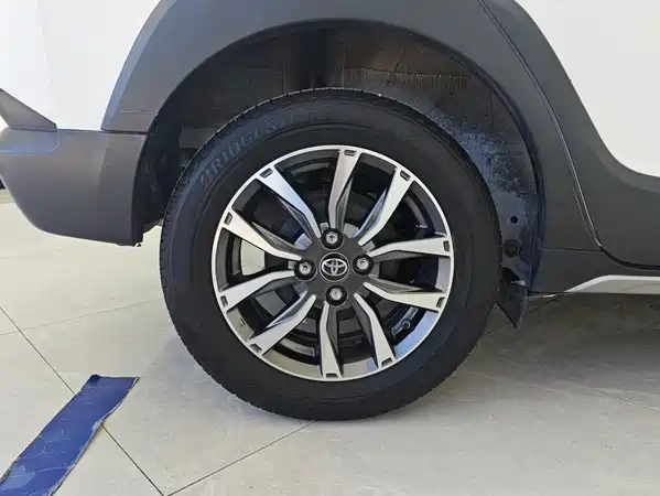 Toyota Yaris L 2022