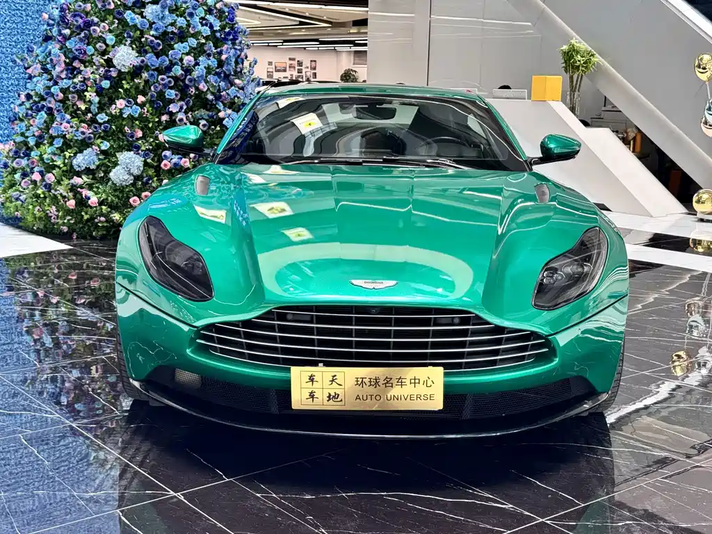 Aston Martin DB11 2019 — фото 1