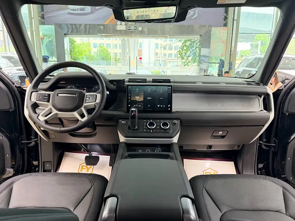 Land Rover Defender 2024 — фото 13