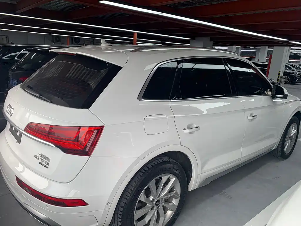 Audi Q5L 2022 — фото 10