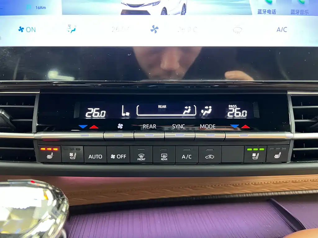 Toyota Granvia — фото 19