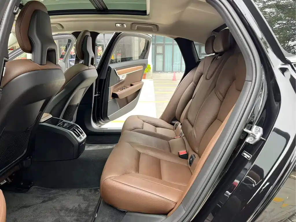 Volvo S90 2018 — фото 17