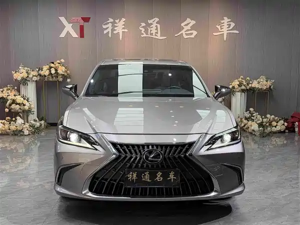 Lexus ES 2024