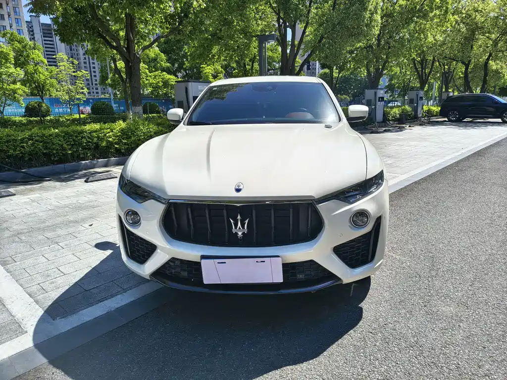 Maserati Levante 2023 — фото 2