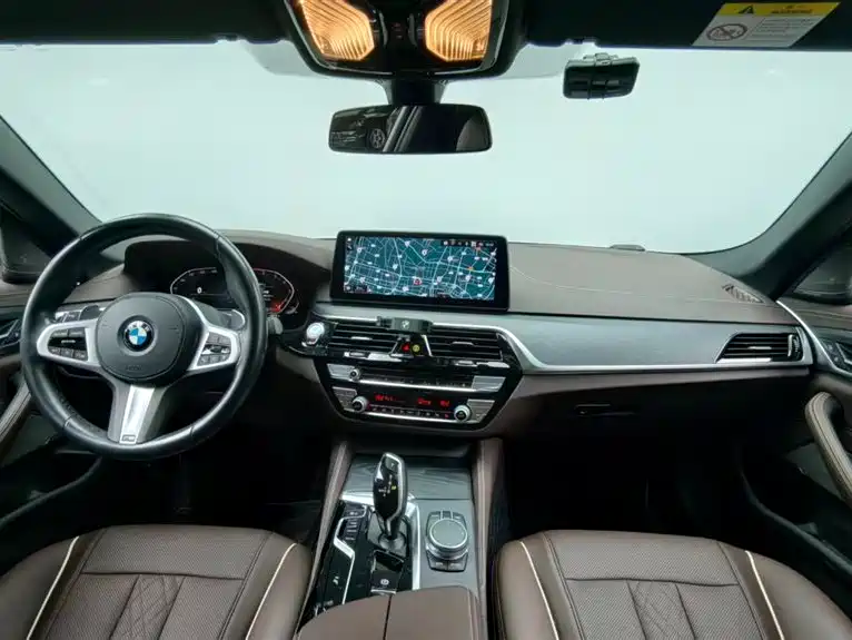 BMW 5 Series 2021 — фото 10