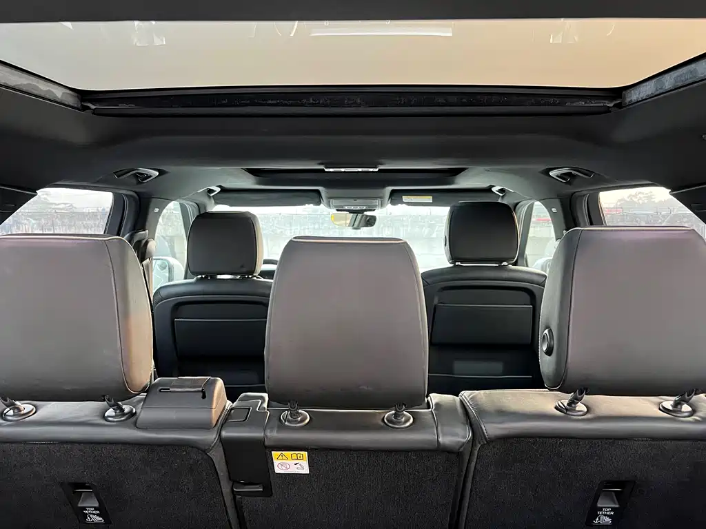 Land Rover Discovery 2017 — фото 17