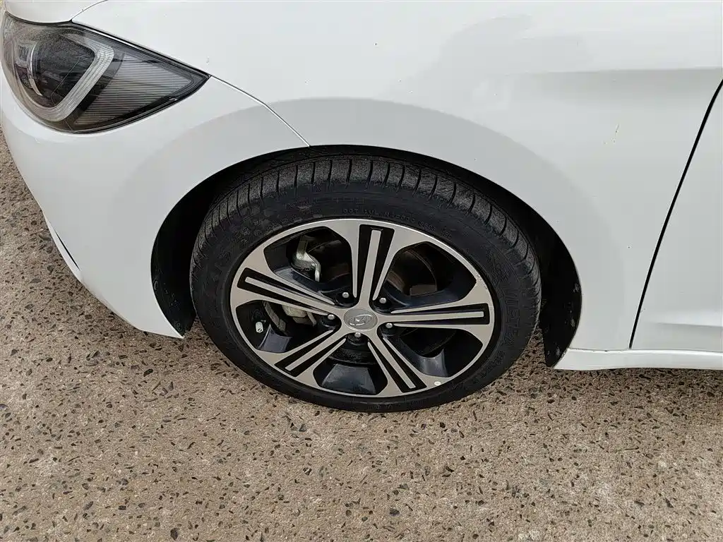 Hyundai Elantra 2019 — фото 23