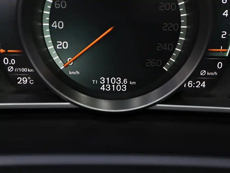 Volvo V40 2017 — фото 14