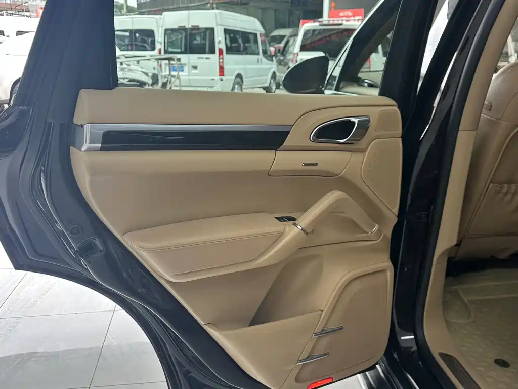 Porsche Cayenne 2015 — фото 17