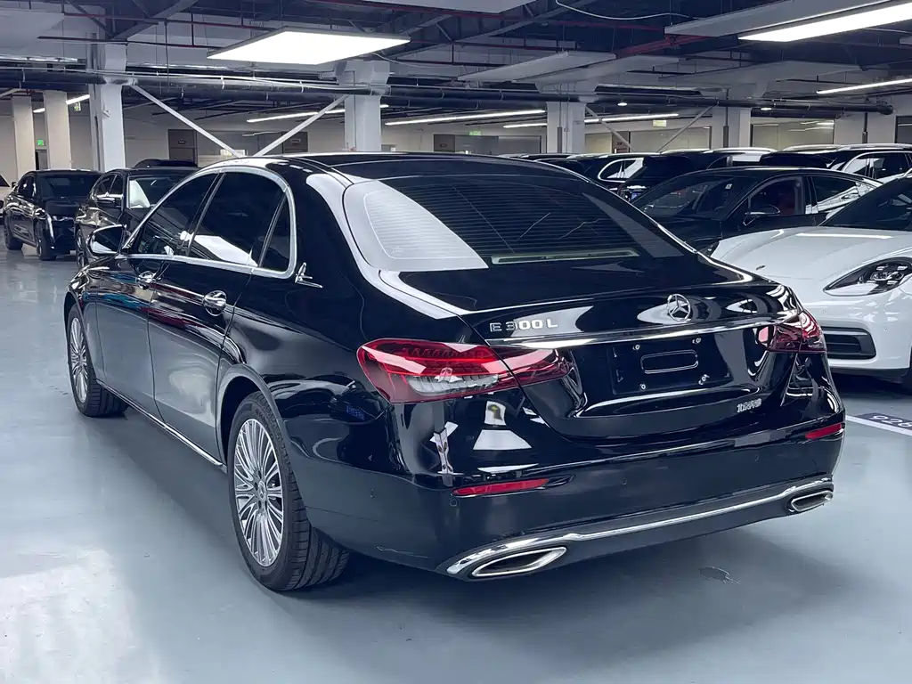 Mercedes-Benz E-Class 2023 — фото 17
